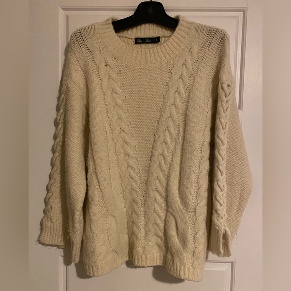 Lyla + Luxe small cable knit sweater - Picture 1 of 7